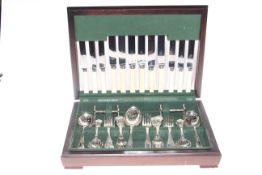 Sheffield stainless steel canteen of kings pattern cutlery