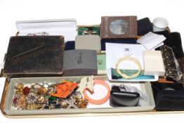 Tray lot with jewellery, Crowns, badges,