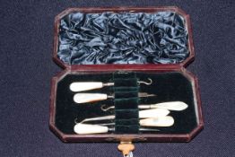 Victorian etui with mother-of-pearl handles