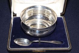 Silver bowl and spoon, Sheffield 1922,
