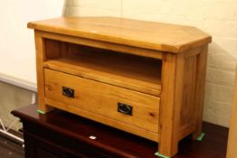 Medium oak single drawer entertainment unit