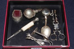Box with Georgian silver sugar nips, three silver tongs and pusher and spoon, and EP sovereign case,