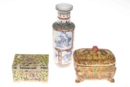 Chinese vase and two lidded boxes (3)