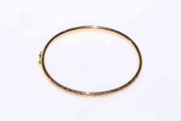 9 carat gold bangle