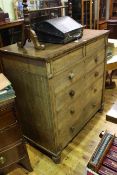 Victorian mahogany chest of two short above four long graduated drawers on reeded legs, 115.