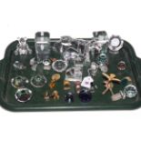 Tray lot of glass ornaments and novelty items,