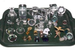 Tray lot of glass ornaments and novelty items,
