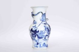 A CHINESE BLUE AND WHITE VASE, PROBABLY 19TH CENTURY, with applied lizard to the neck,