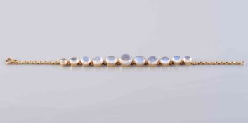 A MID VICTORIAN MOONSTONE SET BRACELET,