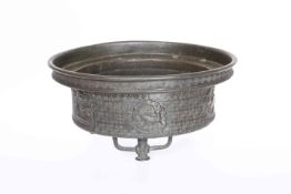 A CHINESE CIRCULAR BRONZE BOWL,