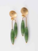 A PAIR OF JADEITE AND GOLD EARRINGS,