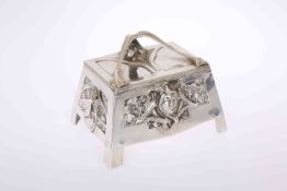 A FINE ART NOUVEAU SILVER CASKET, George Bedingham, import mark London 1900,