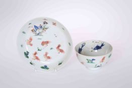 A CHINESE UNDERGLAZE BLUE AND ENAMEL TEA BOWL AND SAUCER, 18th/19th Century,