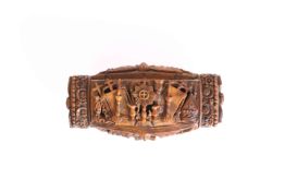 AN EARLY 19TH CENTURY FRENCH CARVED COQUILLA NUT SNUFF BOX,