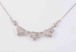 A DIAMOND SET NECKLACE,