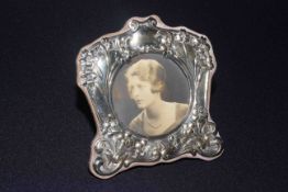 Edwardian silver mounted shaped photograph frame in Art Nouveau taste, 18 by 17cm,
