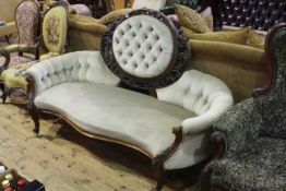 Victorian walnut framed chaise/settee,