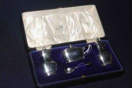 Cased silver cruet set by Henry Wilkinson,