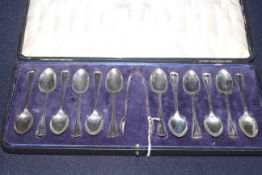 Cased set of twelve silver teaspoons and tongs,