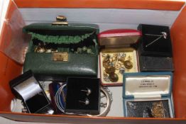 Box with various jewellery