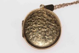 9 carat gold oval locket pendant and chain