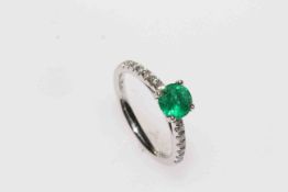 Platinum and round emerald and diamond shoulder ring, emerald approximately 0.