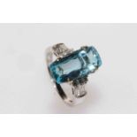 18 carat gold and Pippin cut aquamarine and diamond shoulder ring, aquamarine approximately 4.