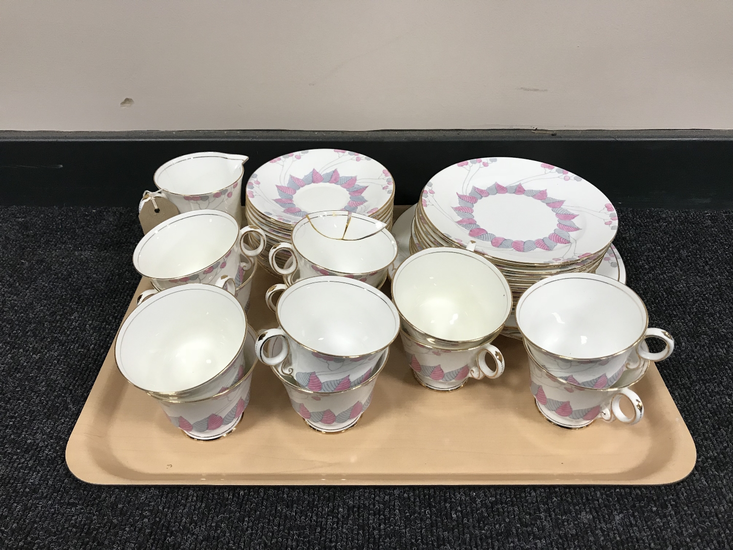 A tray of thirty seven pieces of Fenton tea china