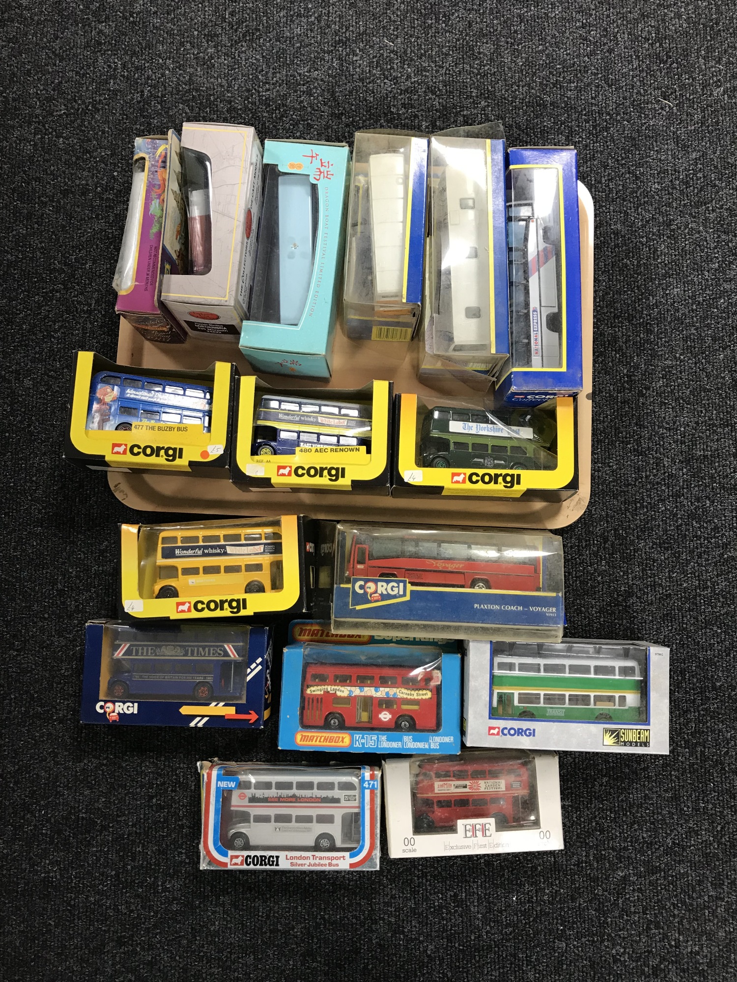 A tray of assorted boxed die cast buses