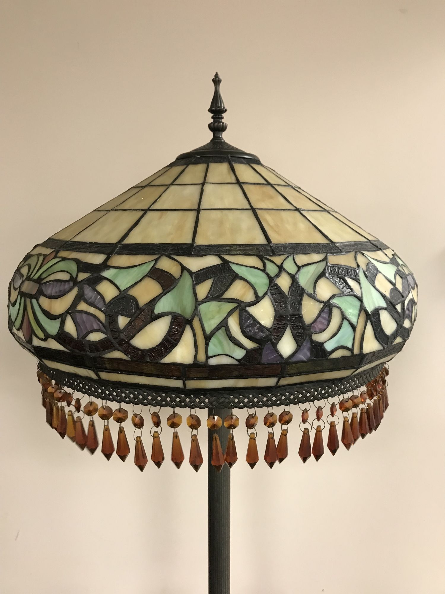 A Tiffany style floor lamp with shade - Image 2 of 2