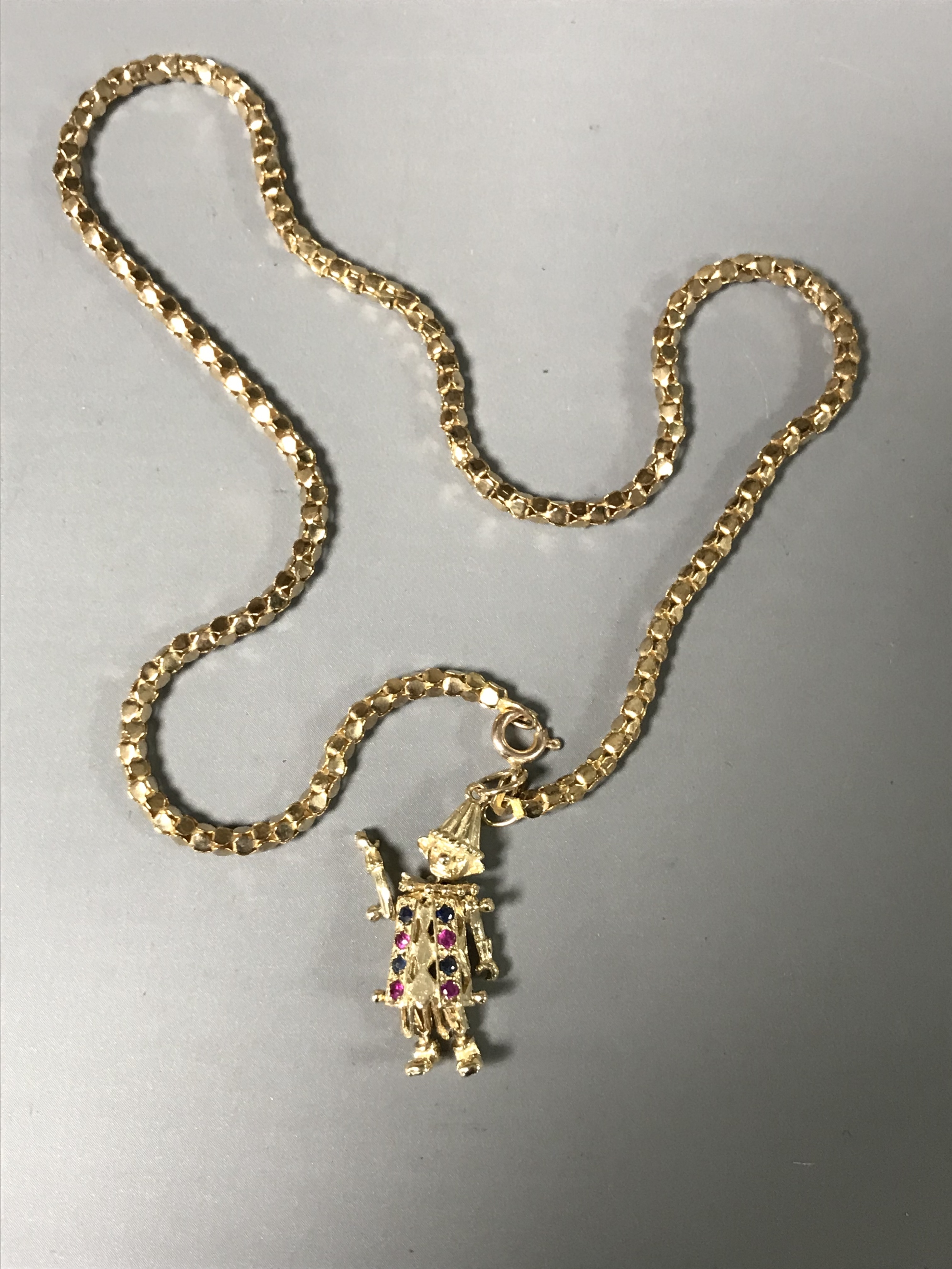 A 9ct gold clown charm pendant on 9ct gold chain, 9.3g.