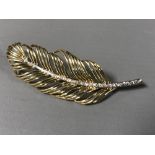 An 18ct gold diamond set leaf brooch, 7.6g.