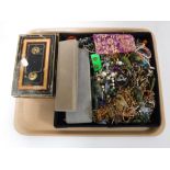 A tray containing assorted costume jewellery,