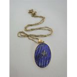 A gold mounted lapis lazuli pendant on chain