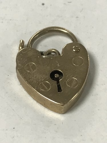 A 9ct gold heart padlock pendant