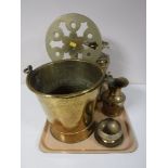 A tray containing a brass bucket and trivet, brass oil lamp, brass jug,