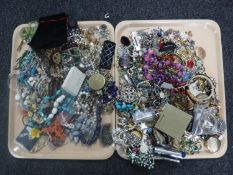A large quantity of costume jewellery (Q)