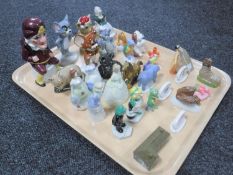 A tray of Wade figures