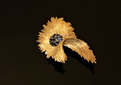 An 18ct gold floral spray brooch CONDITION REPORT: 20.