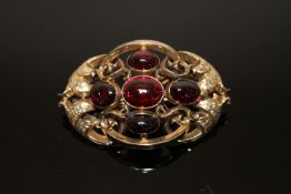 Large and impressive Victorian gold brooch set with cabochon garnets