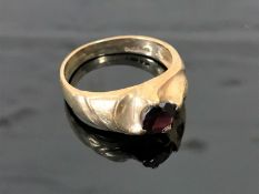 A 9ct gold Gentleman's ring set with a garnet, size T, 4.6g.