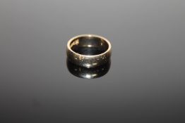 A 9ct gold band ring, 4.2g.