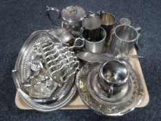 A tray of assorted 20th century plated ware and two pewter tankards