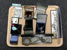 A collection of Sterling silver and white metal jewellery (Q)