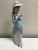 A Lladro figurine : Lady Reading, model 5000, height 36 cm, boxed.