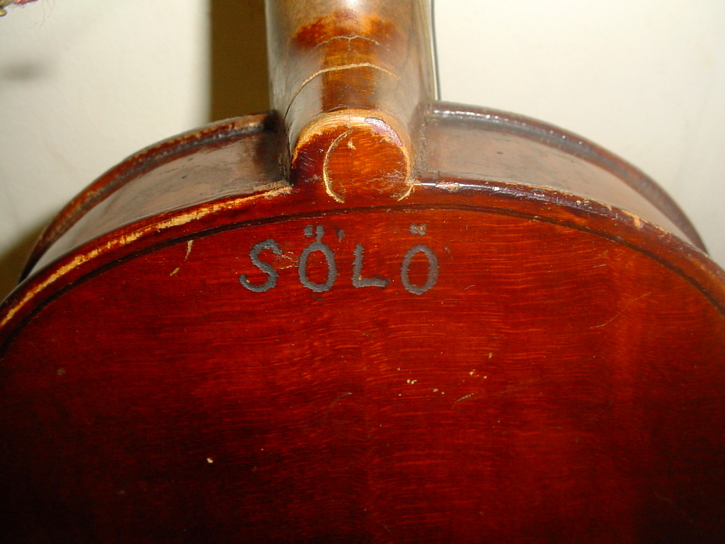 Antique full size violin, the two piece 14" back impressed "Solo", no label, as found, - Bild 7 aus 14