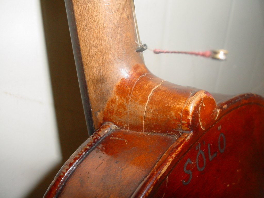 Antique full size violin, the two piece 14" back impressed "Solo", no label, as found, - Bild 8 aus 14