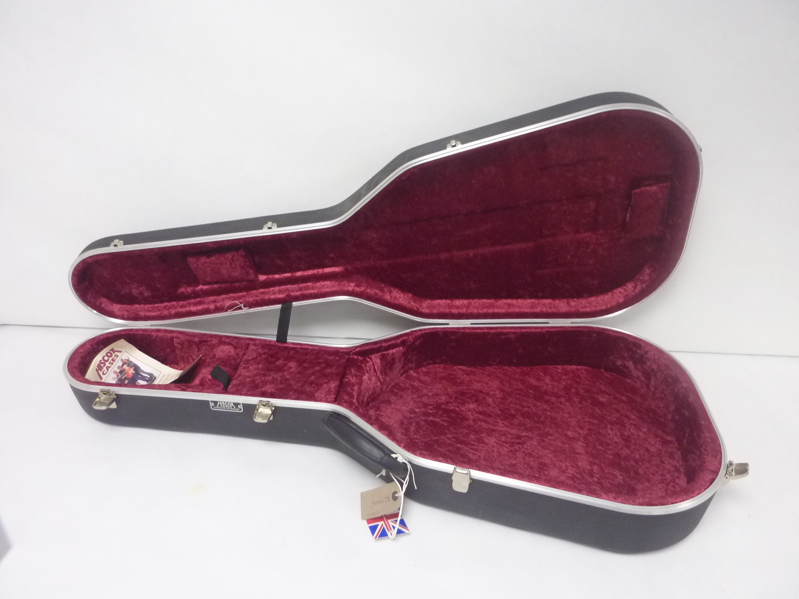 Hiscox Liteflite STD-CL guitar case.