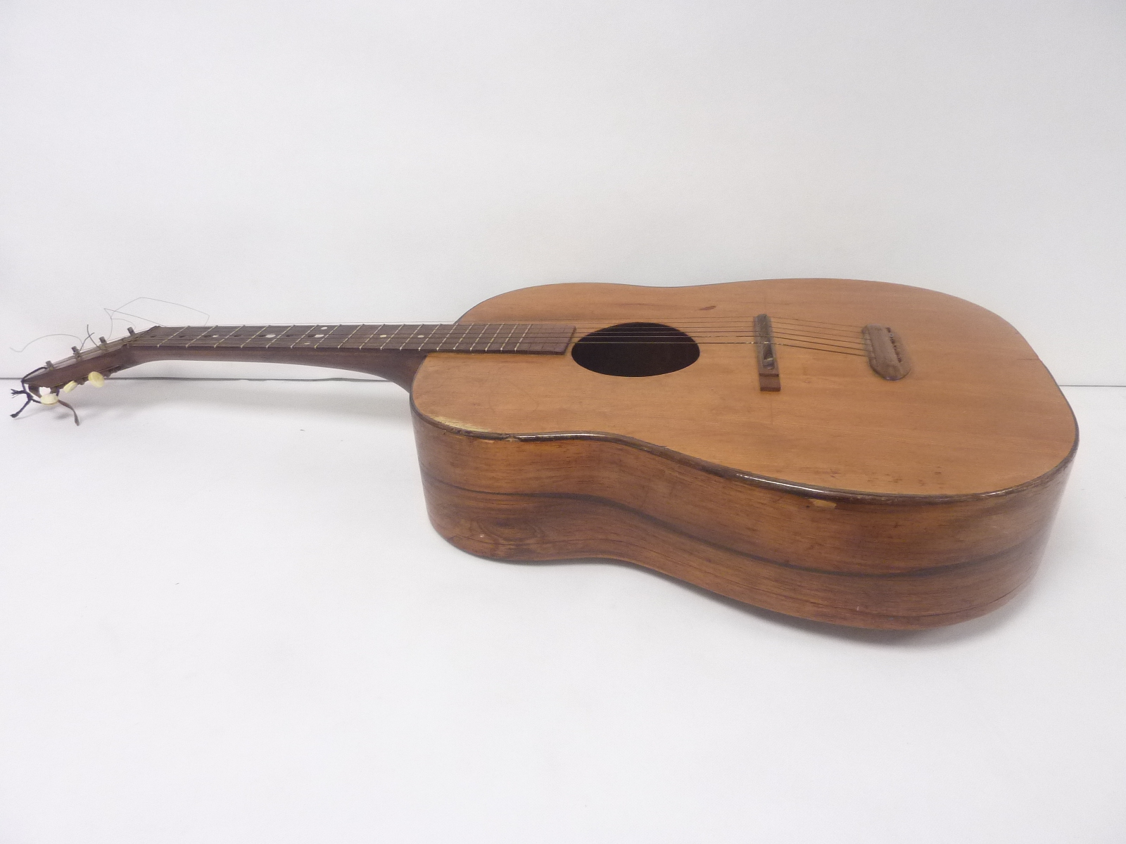 Hand built oversized / jumbo acoustic six string guitar, unmarked. - Bild 3 aus 10