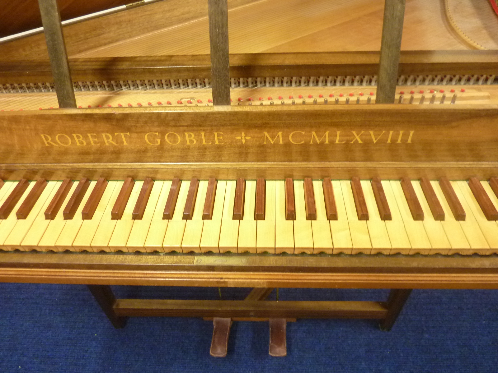 Robert Goble spinet / harpsichord, walnut veneer body with boxwood keys, - Bild 2 aus 27